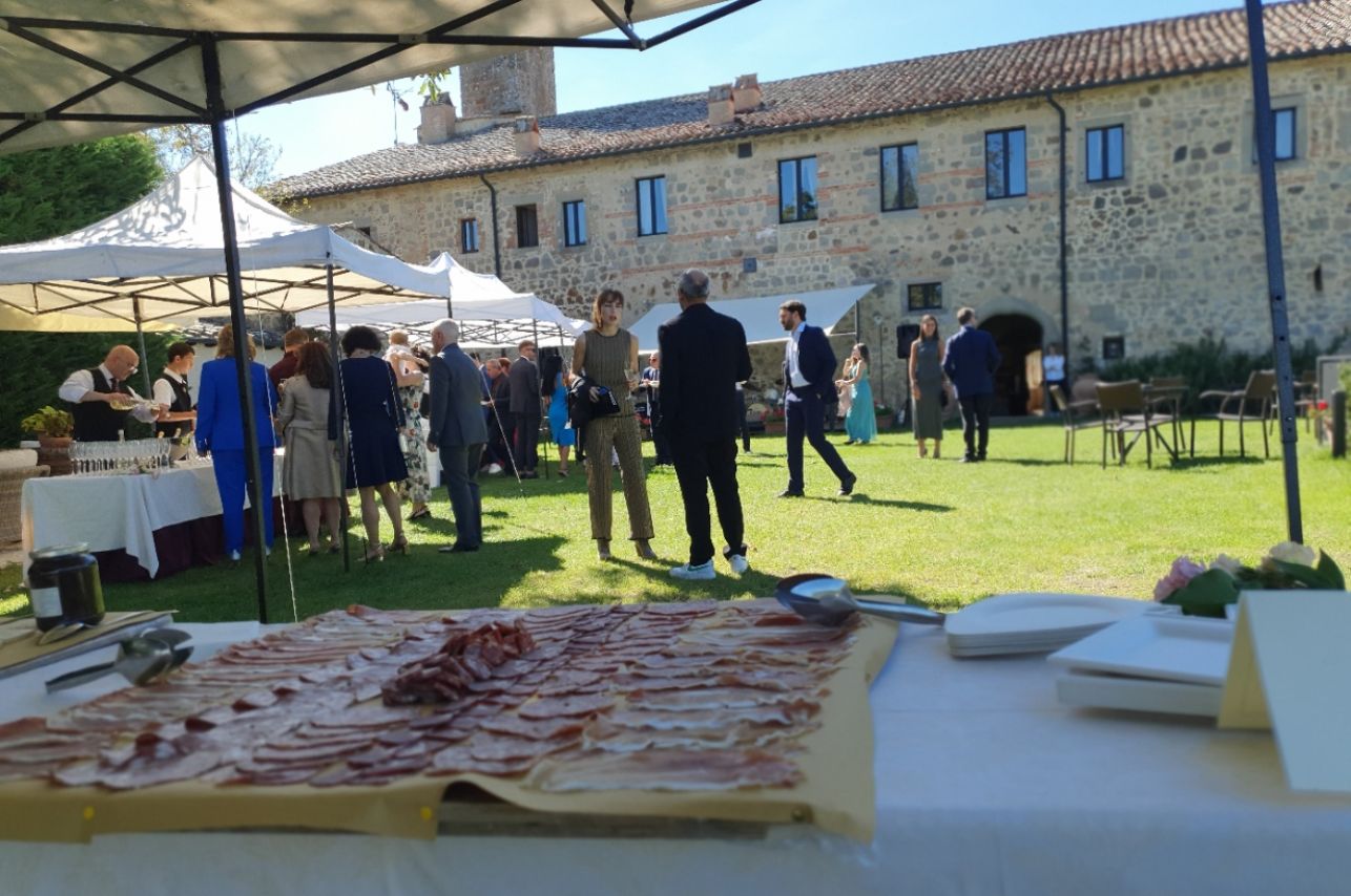 Servizio catering Le macinaie, menù eventi e matrimoni, aperitivo conviviale