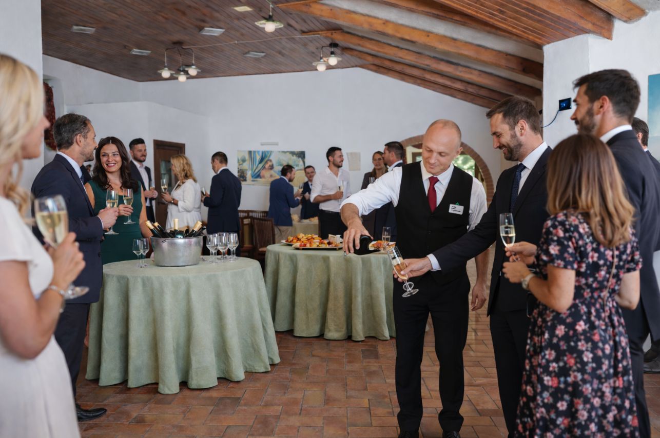 Festeggiare un evento speciale alle Macinaie, ristorante Monte Amiata, aperitivo