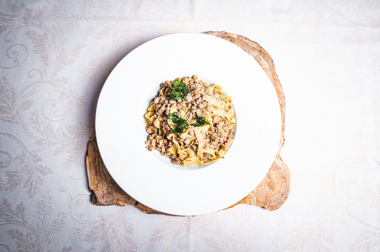 menù eventi e matrimoni Ristorante Le Macinaie, tagliatelle al ragù bianco di cinta senese e timo, Toscana, Monte Amiata