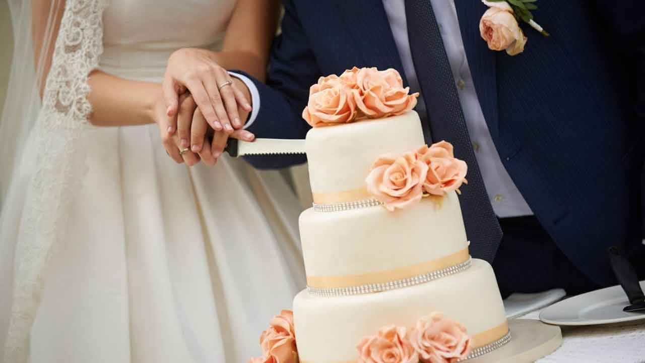 Taglio della torta Ristorante Le Macinaie - Monte Amiata