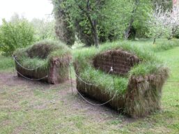 Giardino di Daniel Spoerri - Seggiano (GR) - Divano d'erba