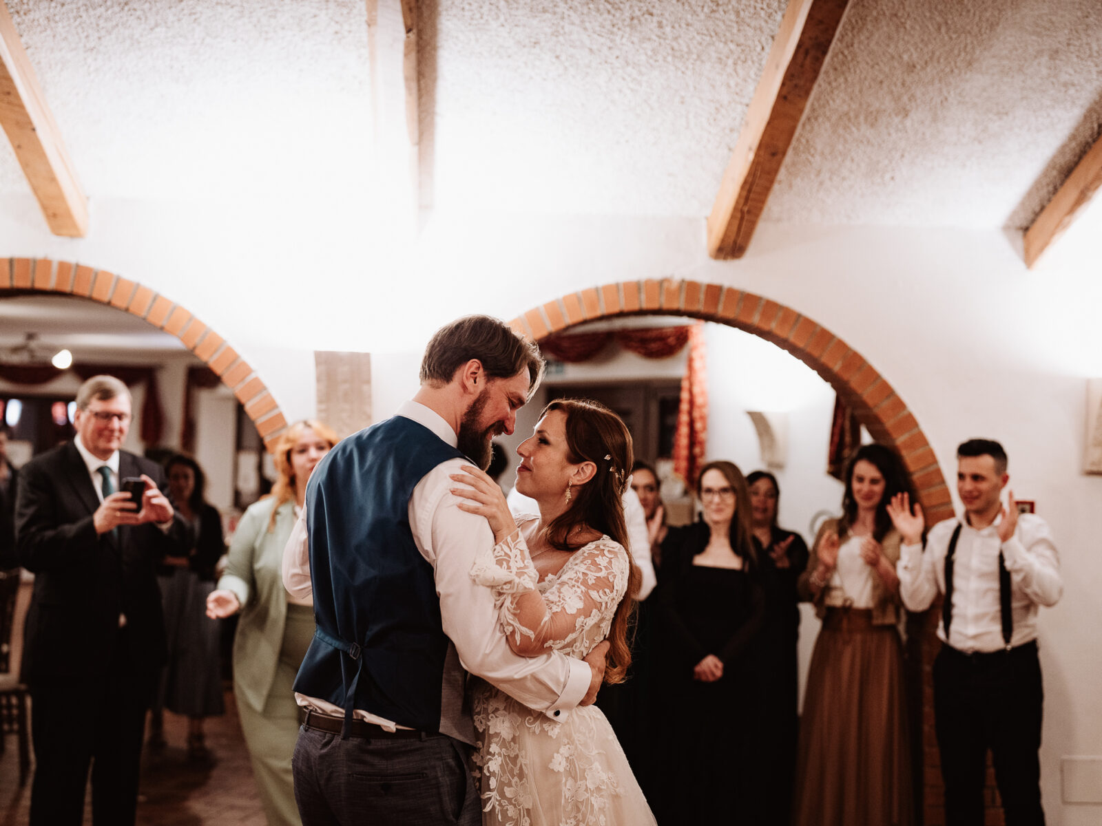 Sposarsi sul Monte Amiata, ristorante Le Macinaie, aperitivo nel prato, Macinaie experience