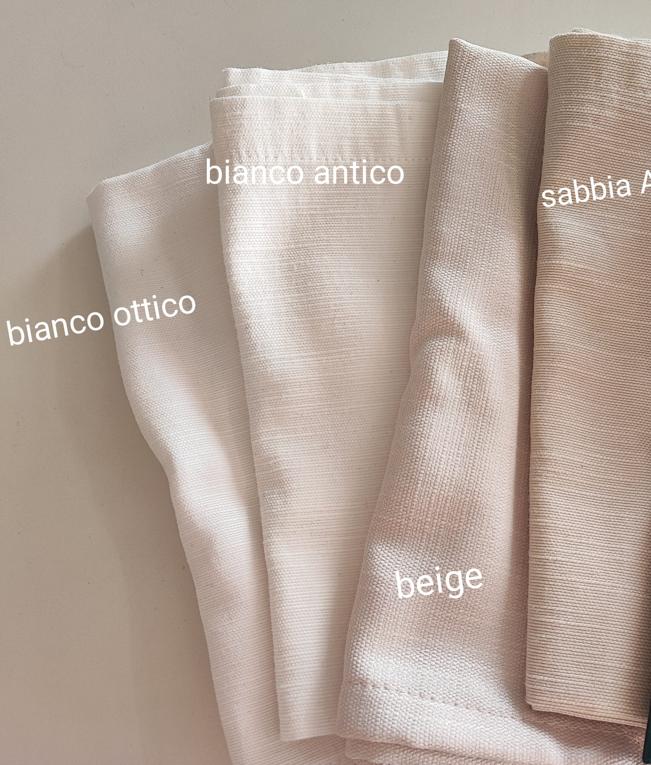 Colori tovagliato. Allestimenti Le Macinaie Eventi. Le Macinaie, ristorante e catering sul Monte Amiata, Toscana.