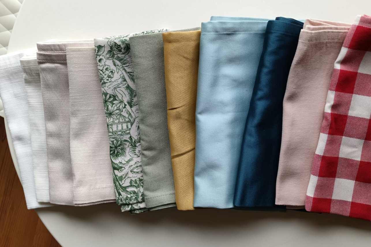 Colori tovaglioli. Allestimenti Le Macinaie Eventi. Le Macinaie, ristorante e catering sul Monte Amiata, Toscana.