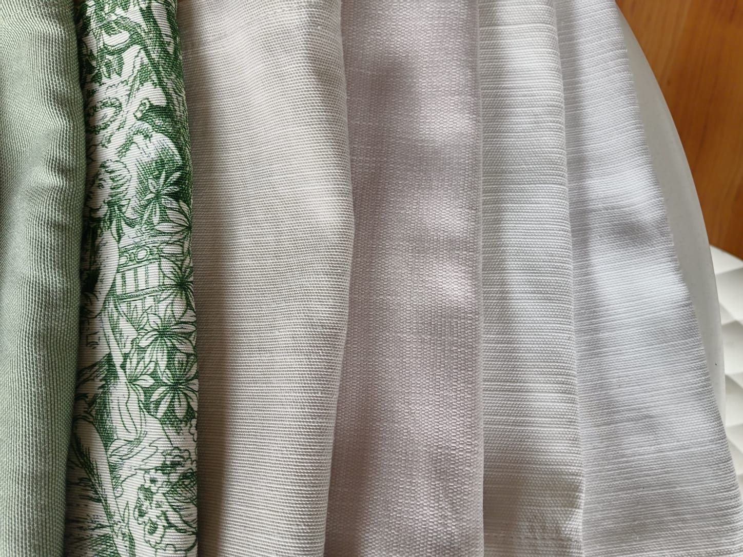 Colori runner. Allestimenti Le Macinaie Eventi. Le Macinaie, ristorante e catering sul Monte Amiata, Toscana.