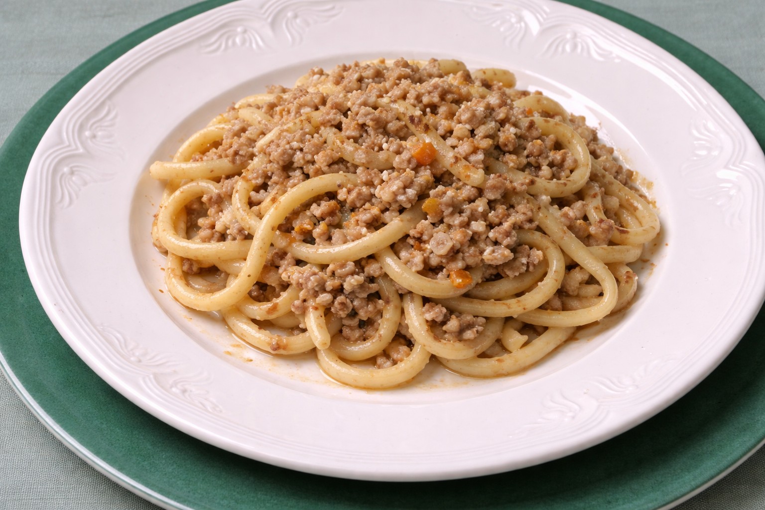 Pici al ragù bianco di capriolo, un primo piatto dal carattere intenso e raffinato, che valorizza la tradizione con un gusto pieno e avvolgente.